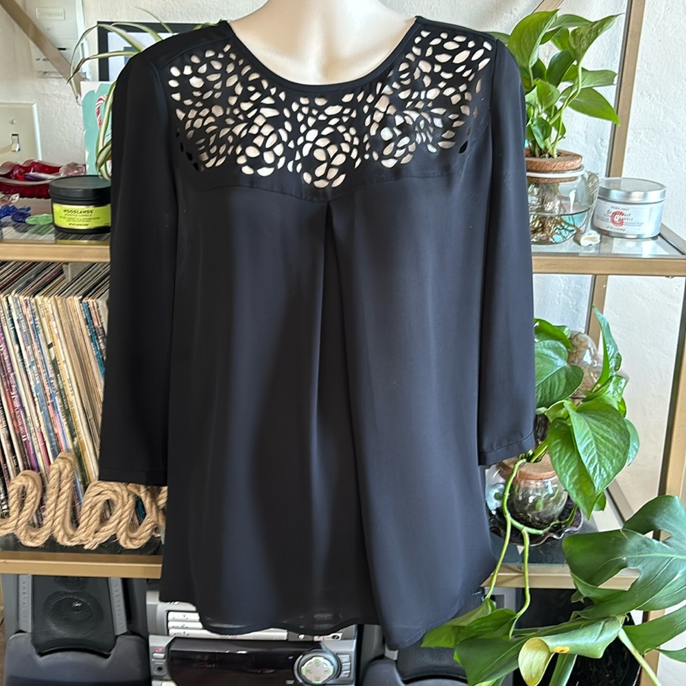Anthropologie HD in Paris Dara Laser Cut Blouse ✨ size 4 ✨ $128  Boho Chic